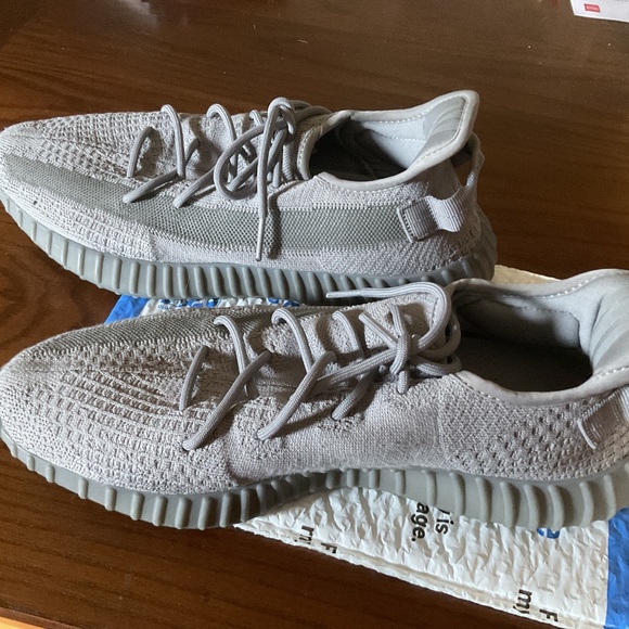 Sesame Gray Yeezy Boost - Picture 3 of 14